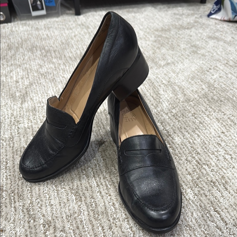 Naturalizer Black Leather Women's Loafers Size 10